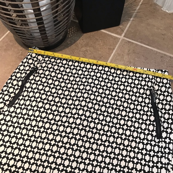 Kenar Geometric Skirt - Picture 7 of 7